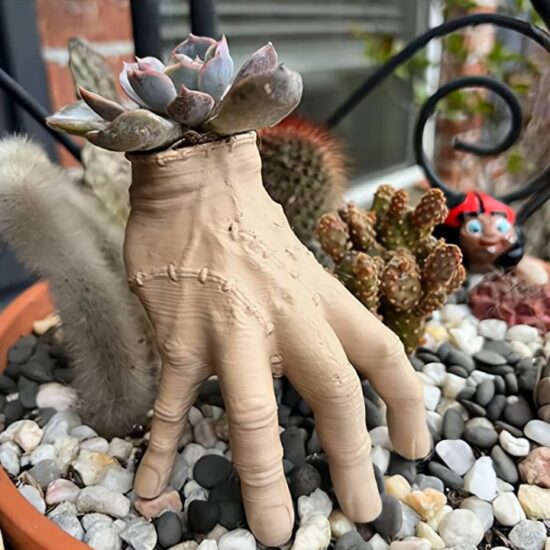 Hands Pot